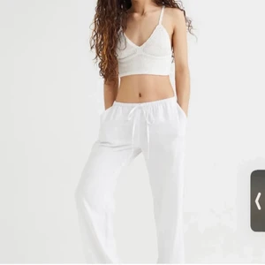 linnebyxor  - säljer dessa linnebyxor ifrån hm, använt de kanske 1/2 gånger. säljer då jag ej tycker de passar mig! skriv för frågor/ fler bilder + frakt på 35kr   !!! Priset kan diskuteras !!!! 