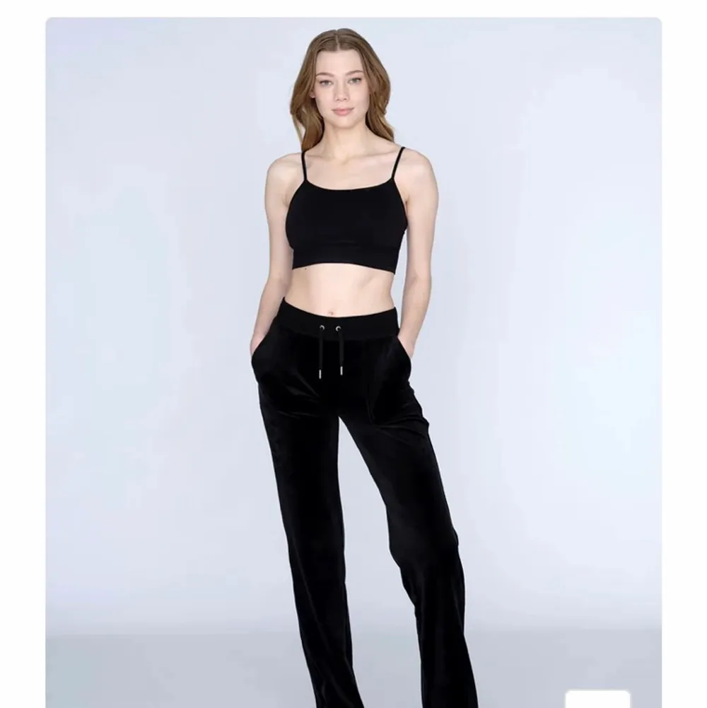 Säljer inte. Jag söker ett par juicy Couture svarta, ljusblåa eller gråa. Jeans & Byxor.