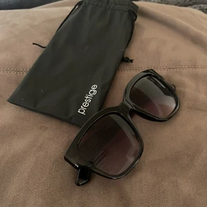 Solglasögon  - Oanvända solglasögon, nypris 129kr