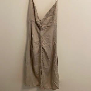 Zara klänning - En klänning från zara som funkar perekt till fest. Använd ett fåtal gånger.