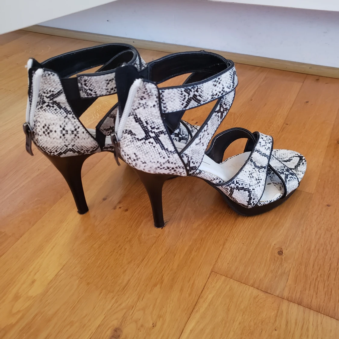 Klackar i orm imitation (strl38) - 90