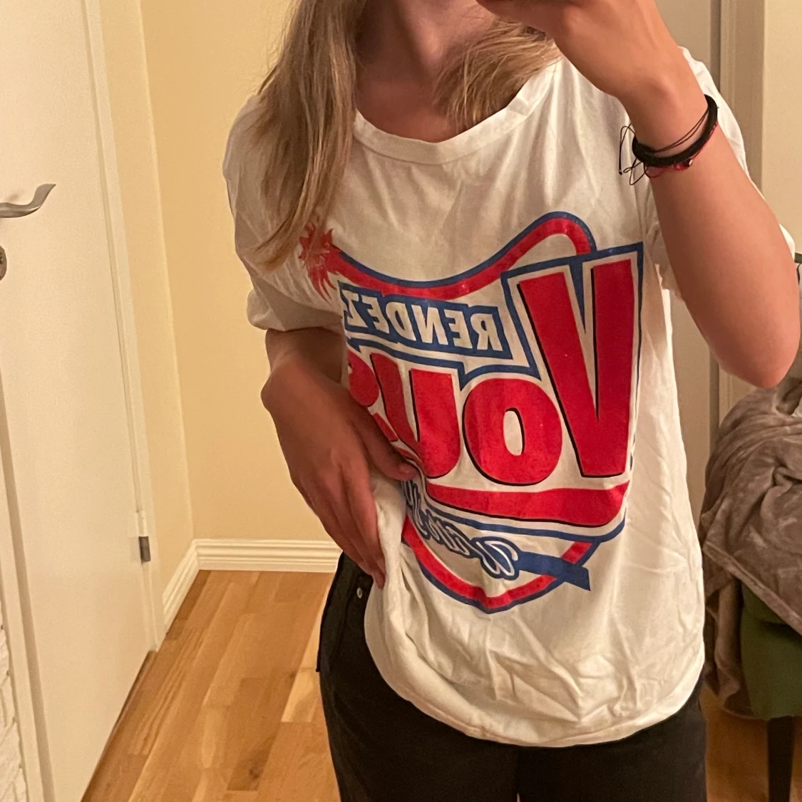 Tröja från Pull & Bear med franskt tryck på🫶🏼