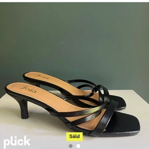 Klackskor - -Bild från förra säljaren-  Säljer Pga min ’missbildning’ på fötterna gör att dessa fina inte passar mig som de ska, verkligen inget fel på skorna. Skriv för fler bilder 💕