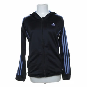 Adidas jacka - Har så många olika sådana hära att alla inte kommer till användning, kollar därför om det finns något intresse❤️