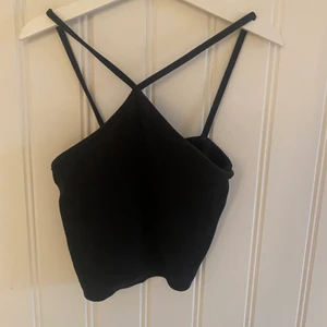 Linne❤️👌 - Jag säljer detta trendiga linnet som är köpt på zara för ett år sedan, den är i nyskick och säljer det eftersom att det tyvärr är för litet för mig köpte för ca 150 säljer för 50 kr. Använd ett få antal. Storlek S funkar som xs💗💗