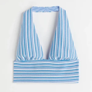 HALTERNECK TOPP - superfin topp i härligt material! ej använd så i nyskick men lapp är borttagen. härligt och luftigt material och fungerar för flera storlekar s/m ❤️‍🔥