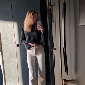 Jeans bik bok - Säljer ett par snygga byxor från bikbok då de blivit lite små, sitter perfekt i längden på mig som är 1,71. Extremt skönt material och snygg passform!