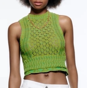 SÖKER grön väst - Söker denna eller liknande grön virkad väst. Denna kommer från Zara. Söker storlek S men XS och M funkar också