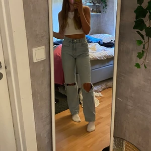 Gina Tricot 90s straight jeans  - Fina jeans i bra skick. Nypris 600 kr, köpare står för frakt☺️