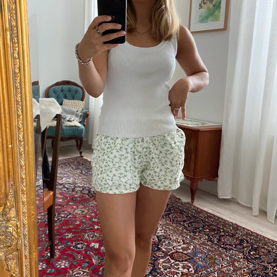 Småblommiga shorts i strl. S