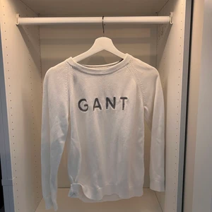 Ganttröja - Väldigt fint skick. Broderat tryck. 