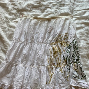 lågmidjad kjol från diesel med lappen kvar - jättesöt lågmidjad kjol från diesel med lappen kvar! står size 14, men uppskattar den till en s