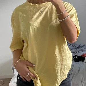 Gul t-shirt - T-shirt från lager157, köparen står för frakten på 49kr 