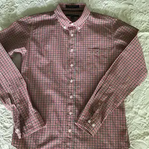 Säljer gant skjorta storlek: XXL barn 13-14 år 
