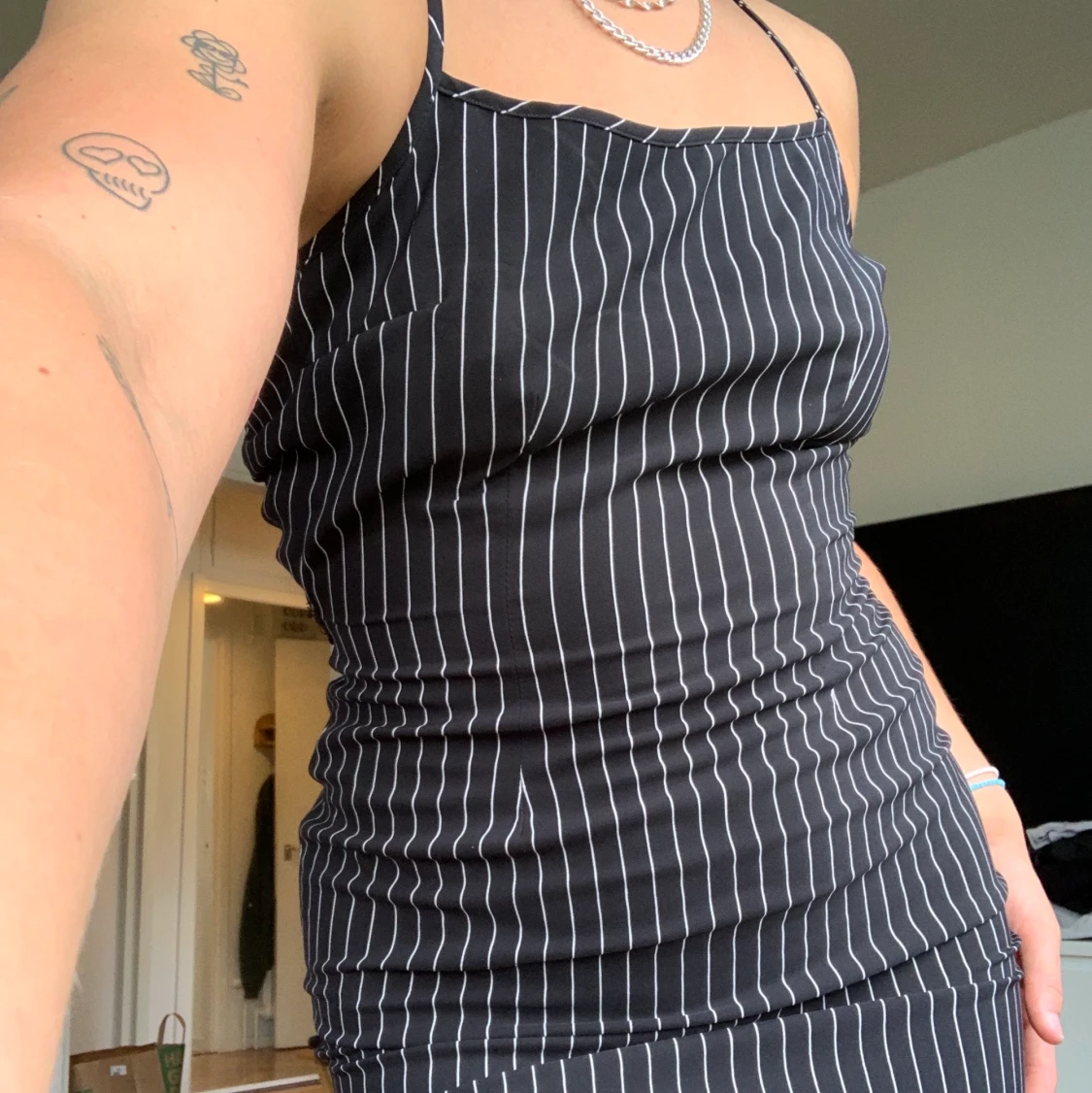 klänning med superfin öppen rygg - 90