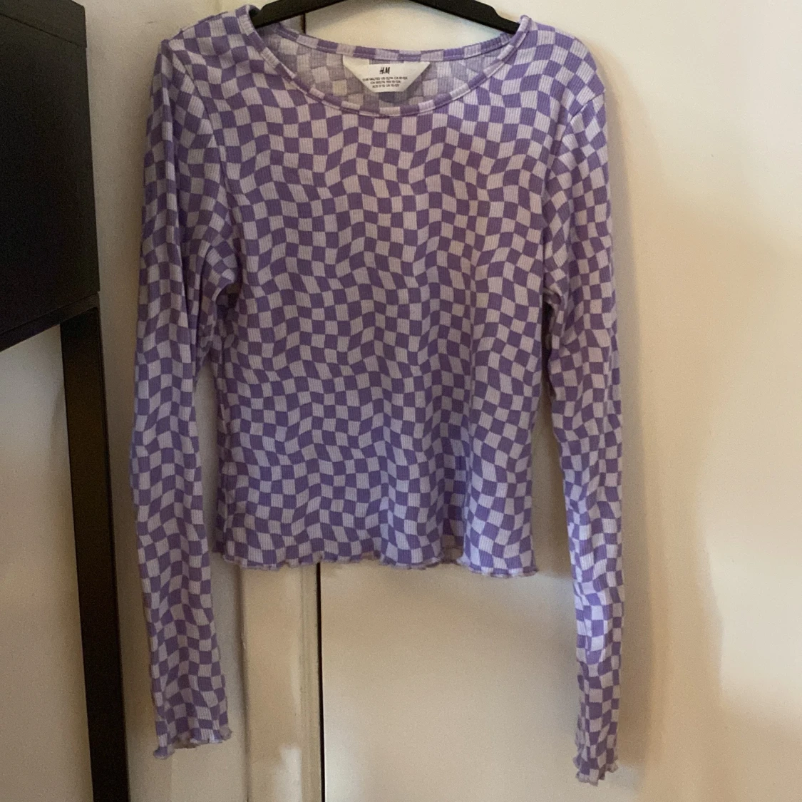 Lila rutig långärmad tröja i st 146-152