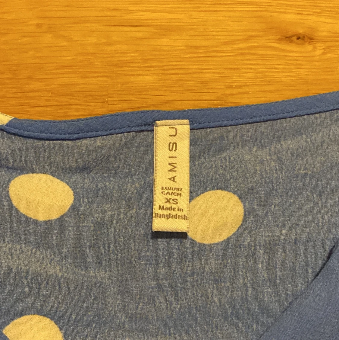 Säg prickig blå topp från Amisu i stl XS - 91