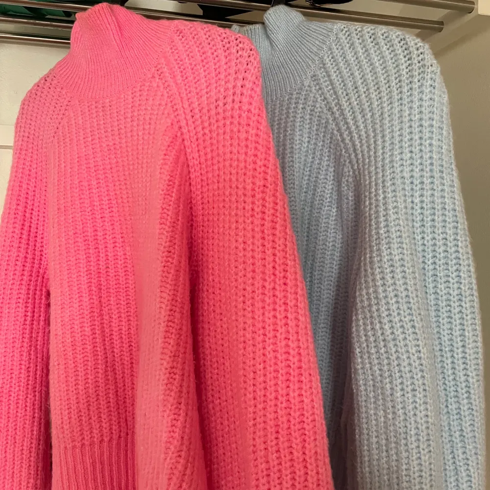 Rosa och blå underbar stickad tröja från LXA. säljes pga används inte. Bra skick!!  ROSA SÅLD. Stickat.