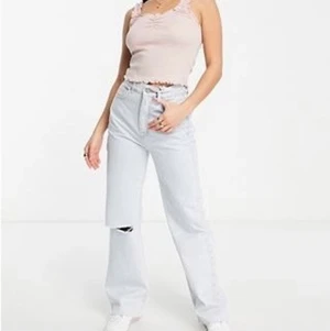 Pull&Bear Petite ripped jeans - Helt nya jeans från pull&bear, aldrig använda endast testade!