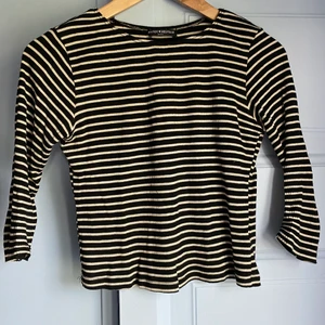 Brandy Melville topp - En jättesöt brandy Melville topp från deras gamla kollektioner. Nästan helt oanvänd🤍