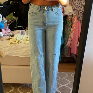 &otherstories jeans strl 27 - Superfina! Bara en aning korta på mig som är 171 cm