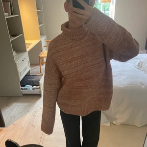 Stickad polo från zara - Använd endast 1 gång, super skön och perfekt till hösten.