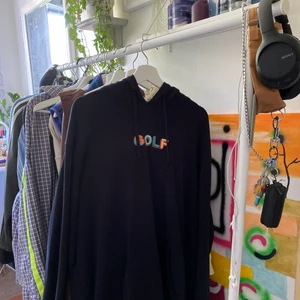 Golf wang hoodie - Golf wang hoodie i storlek xl. Den är köpt förra året här på Plick. Bra skick, bara typ en lös tråd på dragsnöret. 