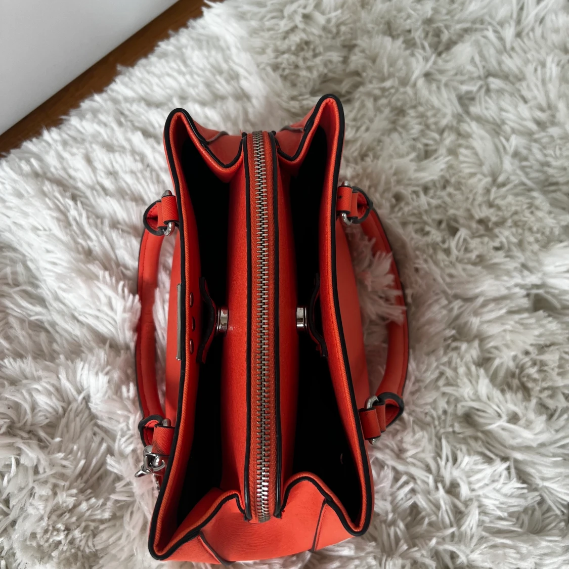 GUESS handsväska  - 90