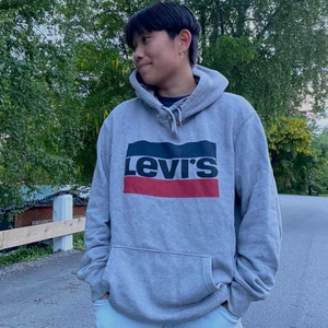Nyskick hoodie - Hoodie från Levis nytt skick. Frakten tillkommer.