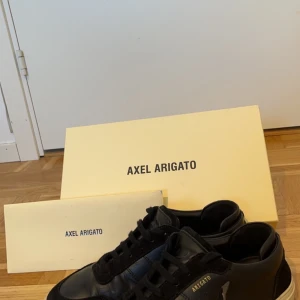 Arigato skor - Använd, skick 7/10