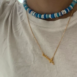 Halsband - Fint blått halsband💗 frakten är 12kr