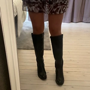 Boots/stövlar - Boots/stövlar från fantasy som endast är använda en gång! Säljer då jag har ett par andra liknande