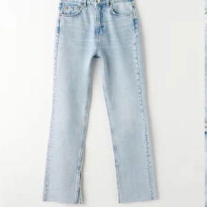 Jeans - High waist petite slit jeans. Jättesnygga och bekväma. Använda fåtal gånger.