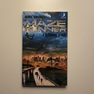 Maze Runner i dödens stad, James Dashner - Hej! Säljer denna pocket boken. Köpt för några år sen men tyvärr aldrig läst så det är i nyskick :) Nypris är 149 där jag köpte den, säljer för 70kr. Köparen står för frakt. 