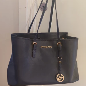Michael kors väska  - Fint använt skick! 
