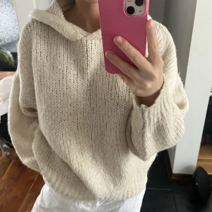 Hoodie - Stickad hoodie. Bra skick😊