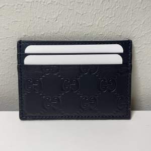 Gucci Cardholder // One size // Skick: 10/10, brand new // Pris: 1200 kr // Jag bjuder på spårbar frakt via Postnord // 60+ kundomdömen finns vid intresse 
