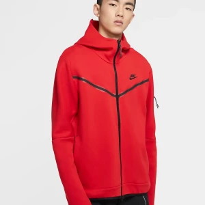 Priset kan diskuteras!! Säljer en röd Nike tech💘 - Säljer min röda Nike tech som aldrig kommer till användning🤍 Den är i st S och är i nyskick! Priset kan diskuteras! Original pris 1349kr