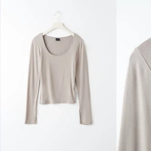 Populära tröja från Gina  - Säljer nu denna populära tröjan från Gina då den inte kommer till användning. Har fakstkit inte använt den sen jag köpte den så den är så gott som ny. Kom jättegärna privat om ni har några frågor eller är intresserade av att köpa❤️