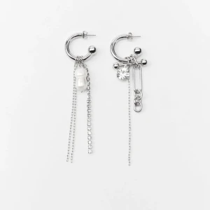 Örhängen - Helt nya så coola örhängen perfekt till fest!😍helt slutsålda!!