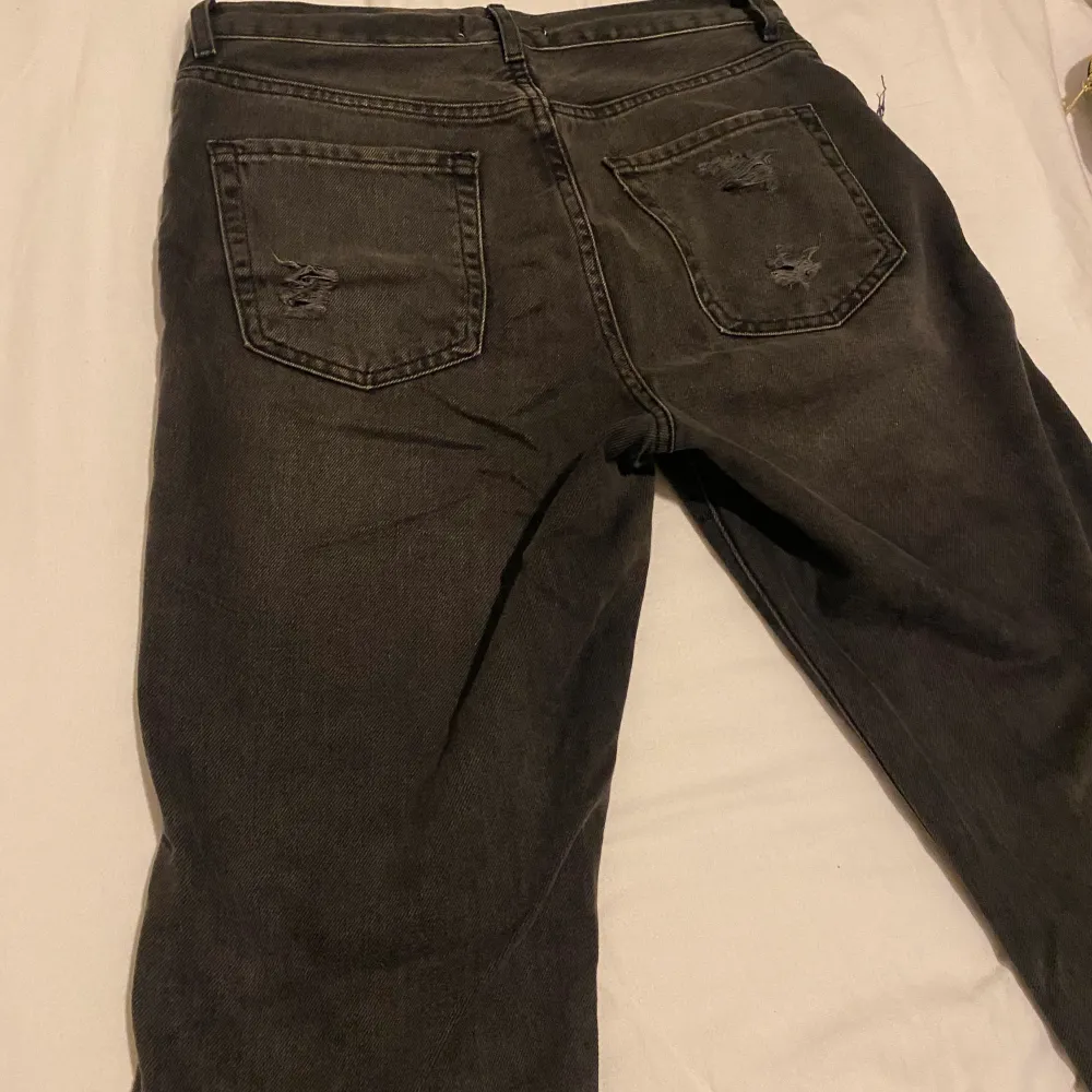 Jeans från forever 21, jag är ca. 165cm. Skriv pm för frågor. . Jeans & Byxor.