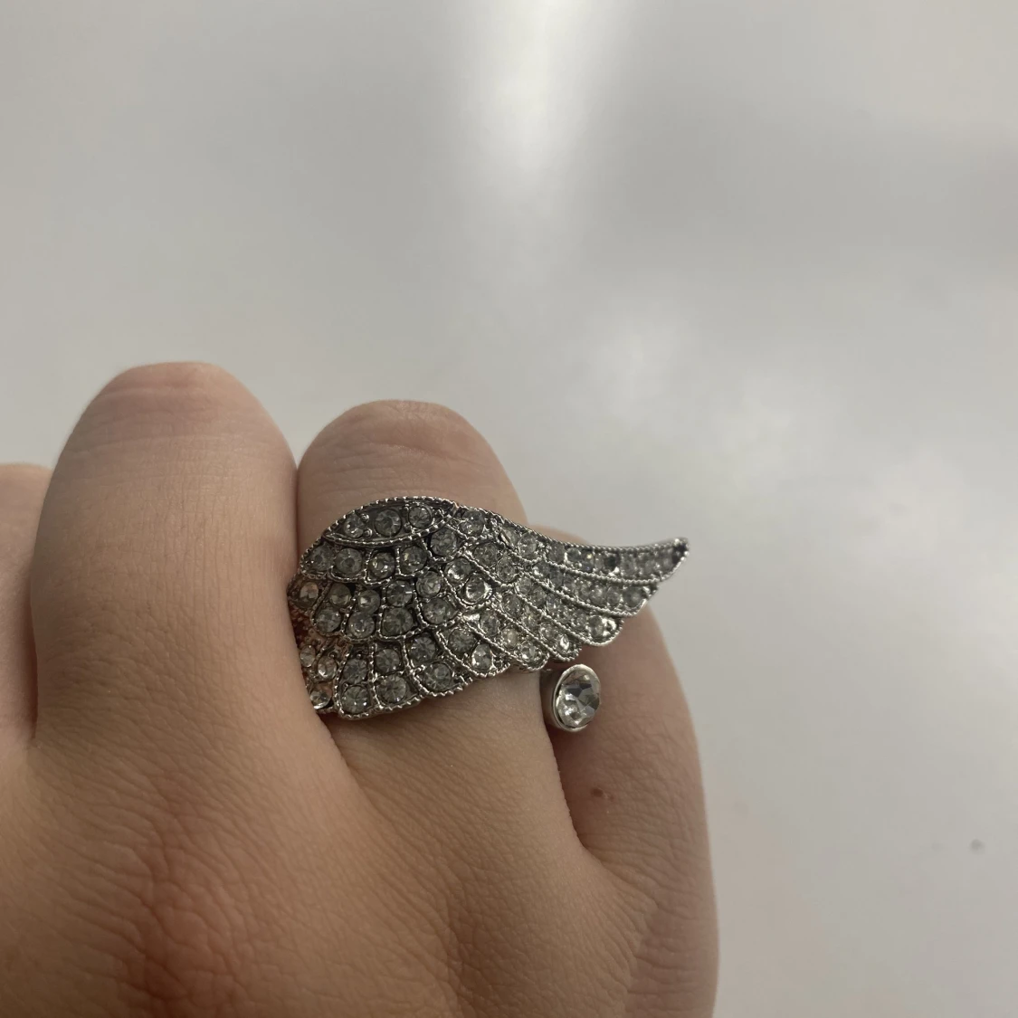 Silvrig fjäder ring  - 90