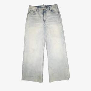 Säljer mina superfina ljusblåa mid waist jeans med wide leg, bra skick  Storlek 38❤️ buda!!! Budet börjar på 170kr så ökar man med 10+❤️