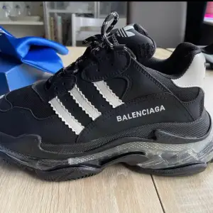 WOMEN'S BALENCIAGA / ADIDAS TRIPLE S TRAINERS IN BLACK 995 € adidas Triple S Trainers in black and white double foam and mesh is done in collaboration with adidas. Try on virtually  
