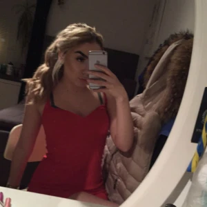 Två klänningar - Två likadana klänningar från hm i röd (som ni ser på bilden) och svart storlek s. En för 50kr eller båda för 90kr