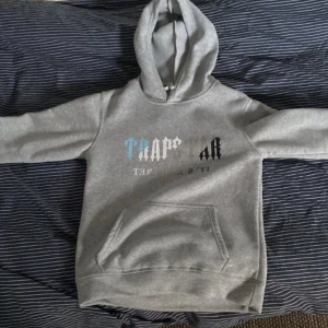 Trapstar tröja - Har använt den ett fåtal gånger. Så typ helt ny. Storlek s