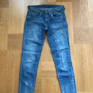 Low waist jeans från Ralph Lauren i snygg tvätt🔵🦕🔹🦋💙Väldigt sköna i materialet