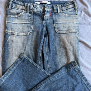 Jeans - Säljer dessa super snygga lågmidjade bootcut jeans från only då dom är för korta för mig. Dom säljs inte längre 🙏🏼✨