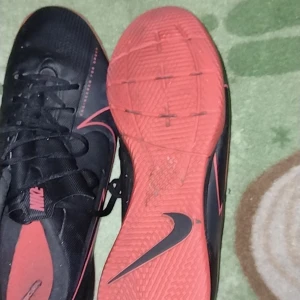 Fotbollsskor  - Nike fotbollsskor  Storlek 42'5  Ny pris 850 Inte andvända  Ingen låda 