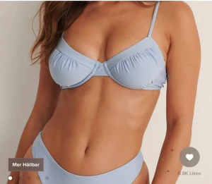 Ljusblå bikinitopp+trosor - Jätte fin Ljusblå bikinitopp+trosor ifrån Amanda Strands kollektion ifrån nakd som är slutsåld! Andvänt nån enstaka gång, 75B i bikinitopp och XS i bikinitrosorna💙  150+ frakt (spårbart)